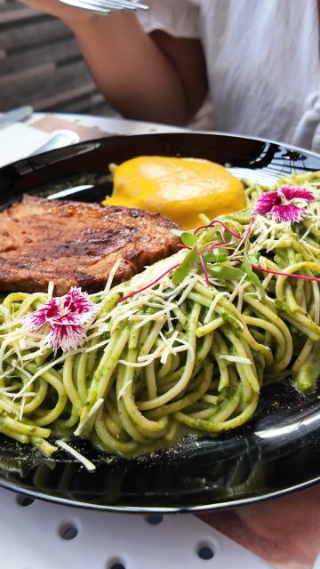 🍛✨ ¡El sabor que alegra tu almuerzo está en La Rosa de Sarón! ✨🍛

Disfruta nuestro delicioso menú diario preparado con ingredientes frescos, buen sabor y ese toque casero que tanto gusta 😍🍴

🥗 Entrada
🍲 Plato de fondo
🍮 ¡Y la mejor atención!

Te esperamos para compartir un almuerzo delicioso en un ambiente cómodo y familiar 🙌

📍 Av. Sáenz Peña 1401, Callao 07021 (Restaurante La Rosa de Sarón)

¡Ven con hambre y sal feliz! 😋🔥
