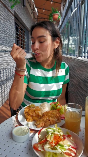 🍽️ MENÚ DEL DÍA 🍽️
Hoy en nuestro restaurante tenemos un menú preparado con mucho sabor y cariño para que disfrutes un almuerzo delicioso y casero 😋✨
🥗 Entrada
 🍛 Fondo
 🥤 Refresco del día
Perfecto para disfrutar en familia, con amigos o en tu hora de almuerzo 🙌
📍Av. Sáenz Peña 1401, Callao

¡Buen provecho! 😄