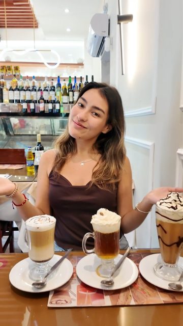 ☕ ¿Necesitas una pausa?

Tenemos café recién preparado, en todas sus variedades frías y calientes. 🤤

✨ El plan perfecto existe:
☕ Un buen café
🍰 empanadas, postres o guarniciones
😊 Y un momento para disfrutar

¿Con quién vendrías a compartirlo?

📍 Visítanos en Av. Sáenz Peña 1401.

✨ Ven y disfruta de una experiencia llena de sabor, aroma y buenos momentos.

¡Te esperamos! ☕🤎

#Cafe #CoffeeTime #Cafeteria #CafePeru #Frappes #Postres #Desayunos #Merienda #CoffeeLovers #CafeLovers #MomentosEspeciales #LaRosadeSaron #Callao #AvSaenzPeña #CafeYPostres #ExperienciaCafe #BuenCafe #CafeDelDia #inicianeldía